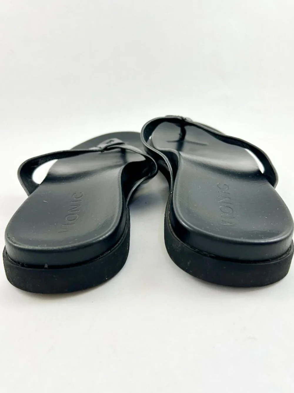 VIONIC Men's Elijah Leather Thong Flip Flop Sandals in Black 10